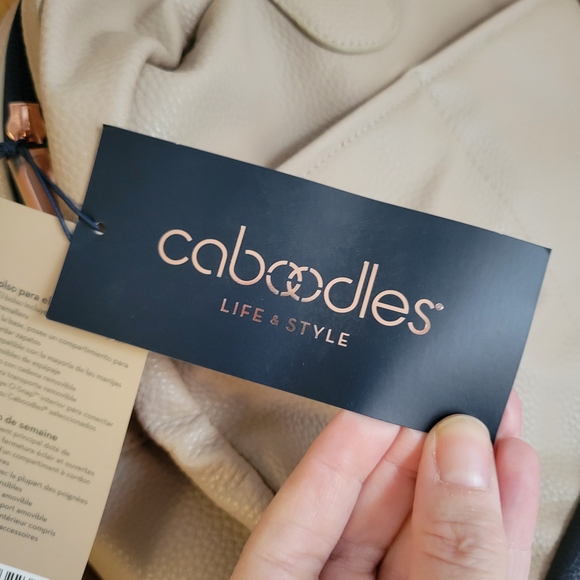 Caboodles NWT Beige & Black Weekender Travel Bag | Carry-On Overnight Tote - Picture 5 of 9